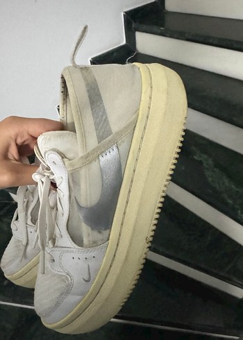 Nike spor ayakkabı 40 numara Düz Tabanlı Rahat Tasarım - Görsel 3