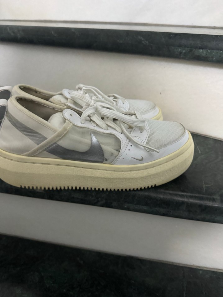 Nike spor ayakkabı 40 numara Düz Tabanlı Rahat Tasarım - Görsel 2