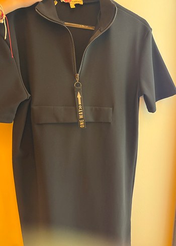 Siyah Kısa Kollu Yüksek Yakalı Kemerli Mini elbise - Görsel 2