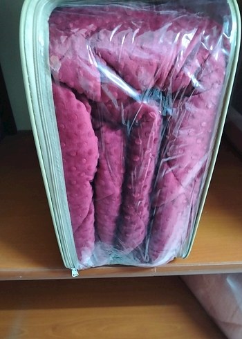 Bordo Desenli Yumuşak Welsoft Yorgan - Görsel 4