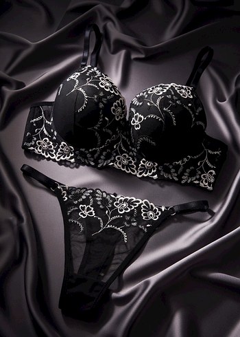 Nakışlı Siyah Gotik Sütyen ve Külot Takımı - Görsel 2