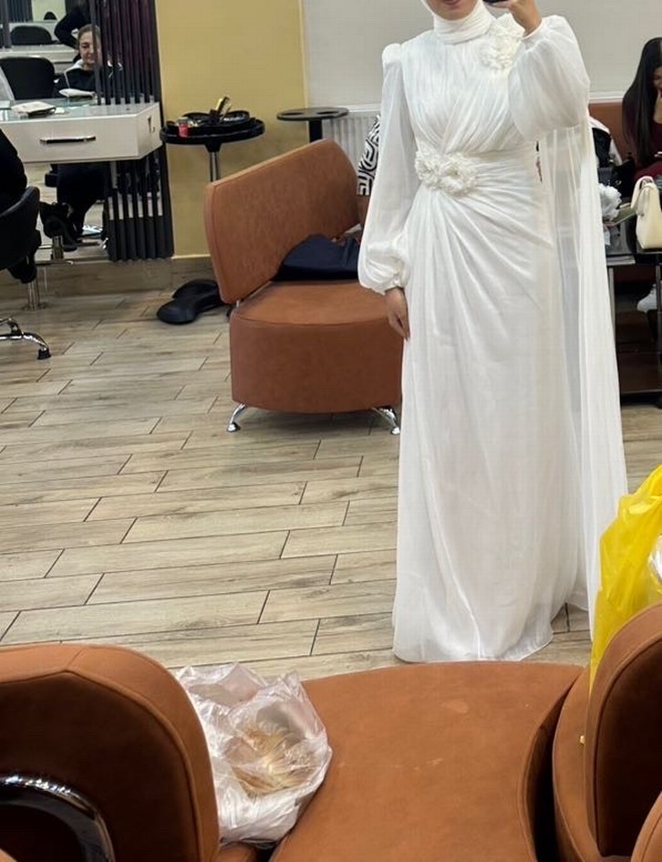 Uzun Kollu Beyaz Düz Kesim Gelinlik - Görsel 2