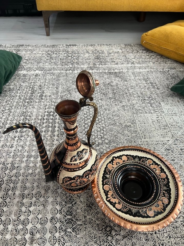 Koyu Camel Renkli İşlemeli Bakır Demlik ve tabağı - Görsel 4