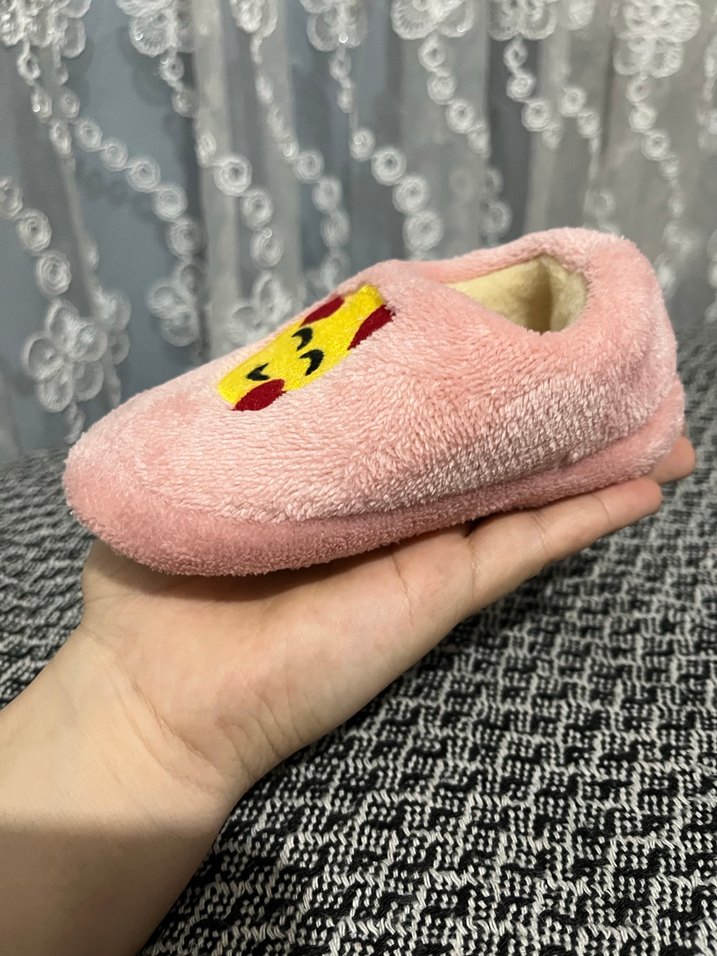 Nakışlı Kalp Desenli Kız Çocuk Ev Terliği - Görsel 2