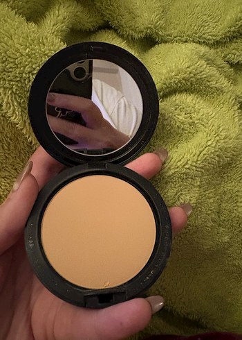 MAC Koyu Ten Rengi Pudra - Görsel 2