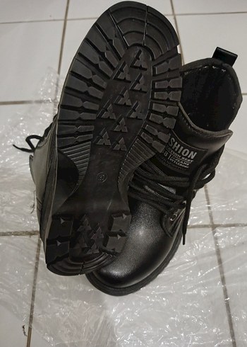 Kemer Detaylı siyah çocuk botu - Görsel 3