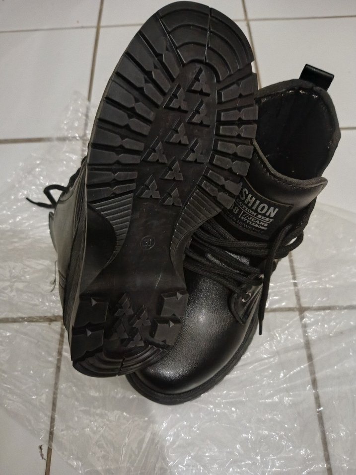 Kemer Detaylı siyah çocuk botu - Görsel 3