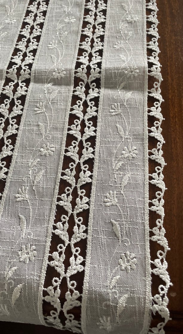 Nakışlı beyaz Güpür Masa Örtüsü - Görsel 2