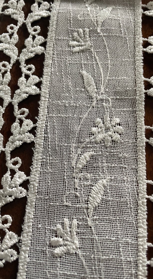 Nakışlı beyaz Güpür Masa Örtüsü - Görsel 3