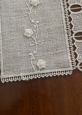 İşlemeli 3 adet kırık beyaz Fransız Güpür sehpa örtüsü - Görsel 6