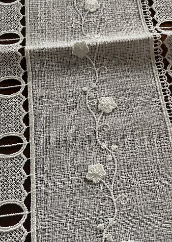 İşlemeli 3 adet kırık beyaz Fransız Güpür sehpa örtüsü - Görsel 2