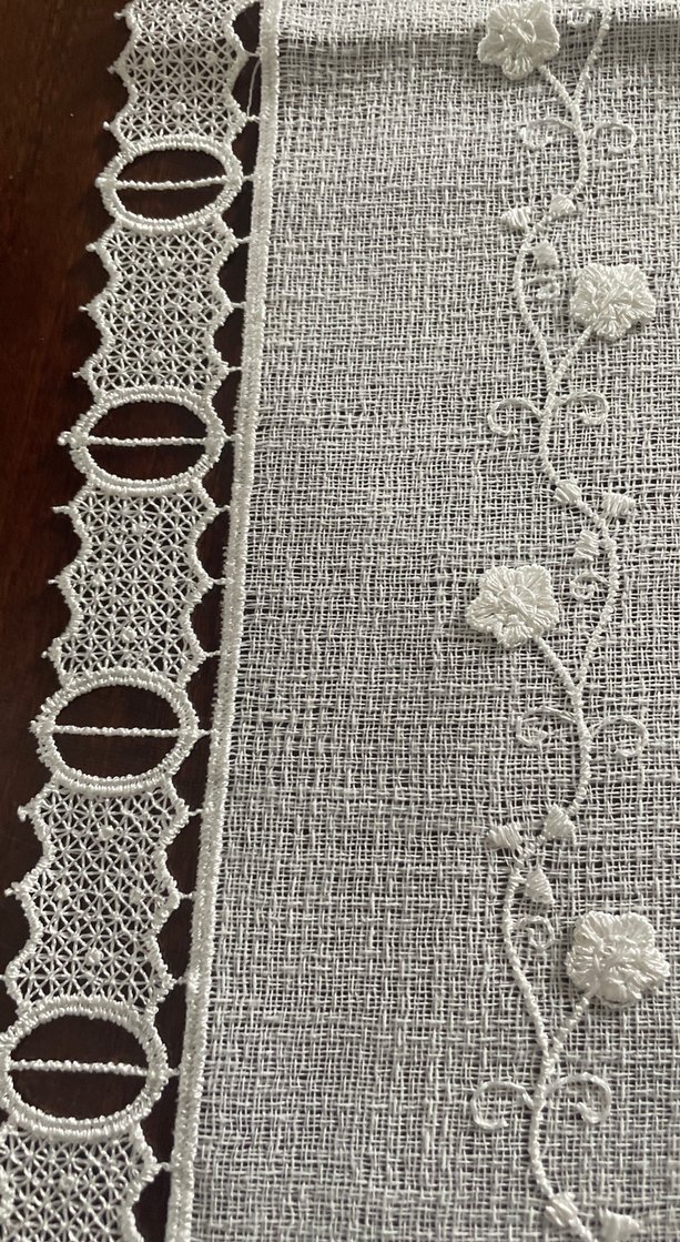 İşlemeli 3 adet kırık beyaz Fransız Güpür sehpa örtüsü - Görsel 5