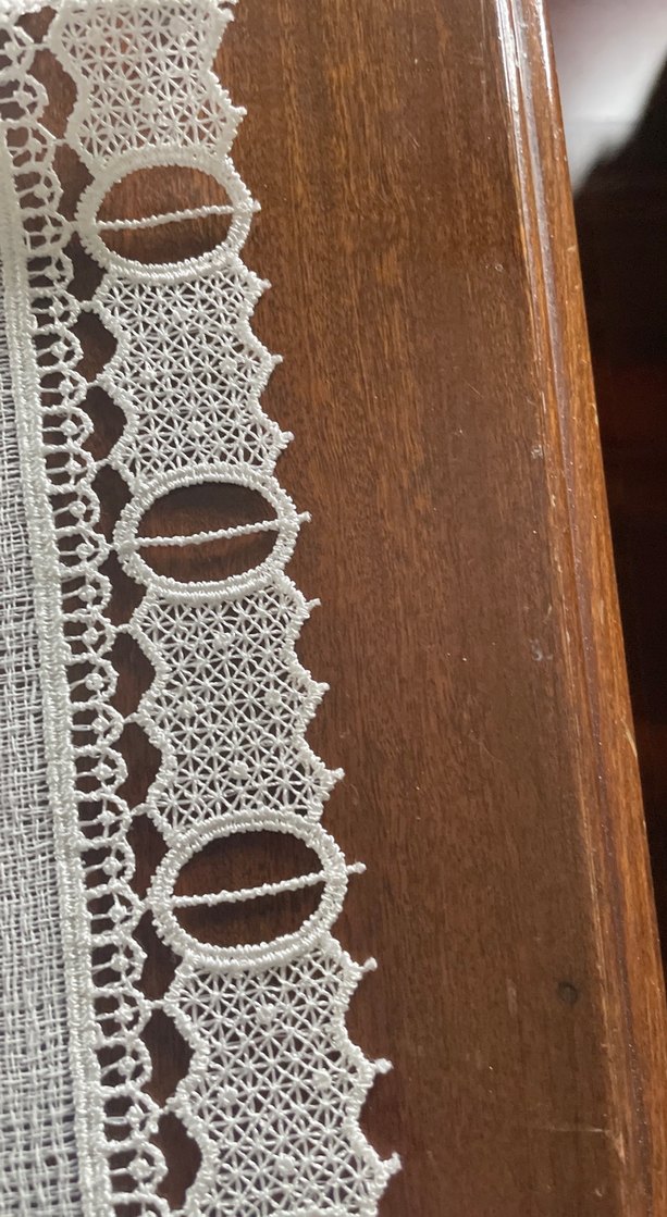 İşlemeli 3 adet kırık beyaz Fransız Güpür sehpa örtüsü - Görsel 4