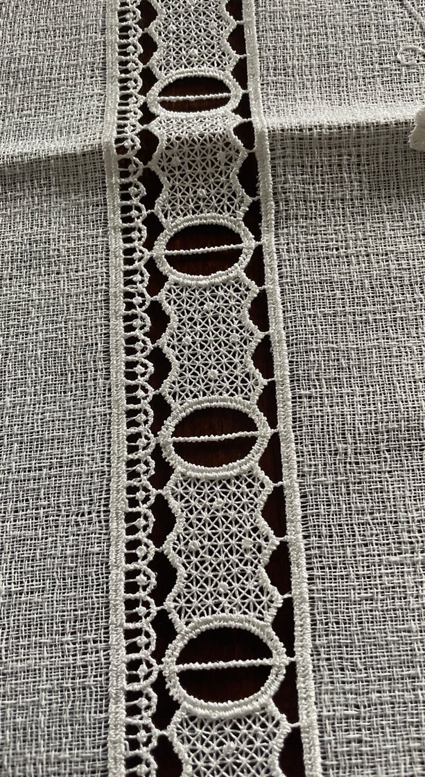 İşlemeli 3 adet kırık beyaz Fransız Güpür sehpa örtüsü - Görsel 3