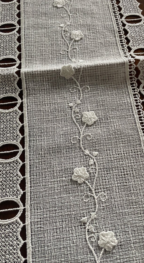 İşlemeli 3 adet kırık beyaz Fransız Güpür sehpa örtüsü - Görsel 2