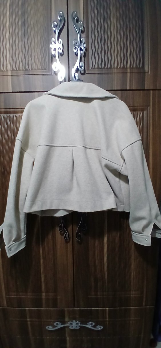 Düğmeli Bej Kısa Kadın Ceket - Görsel 2