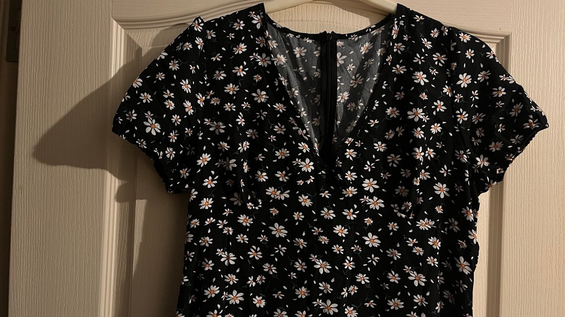 Düğmeli Siyah Çiçekli Midi Elbise - Görsel 5