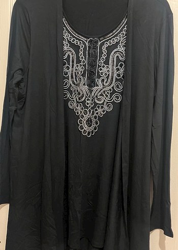 Siyah İşlemeli Zincir Detaylı Uzun Bluz - Görsel 3