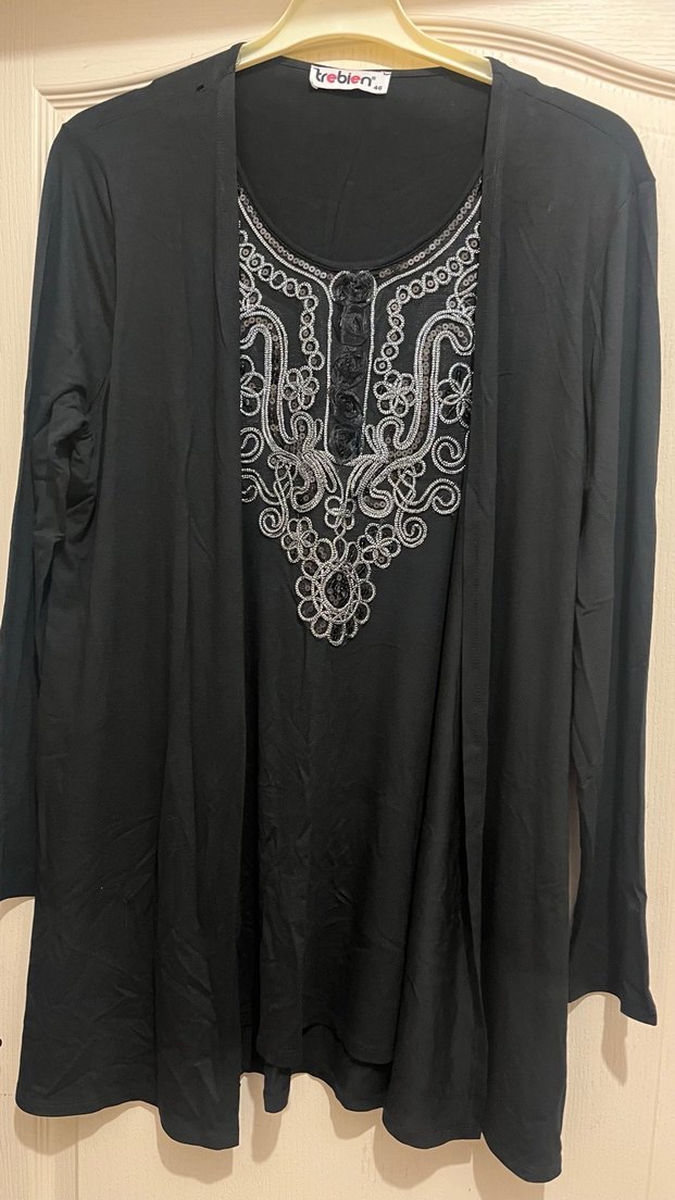 Siyah İşlemeli Zincir Detaylı Uzun Bluz - Görsel 3