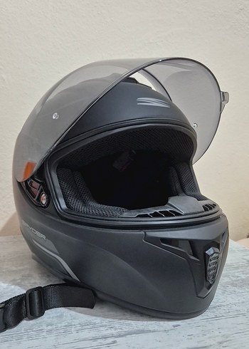 Siyah Mat Motosiklet Kaskı - Görsel 2