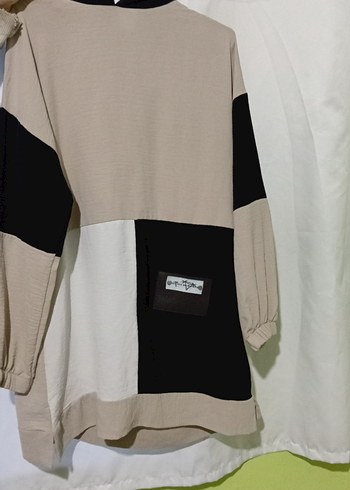 Düğmeli Bej Siyah Desenli Kısa Sweatshirt - Görsel 3