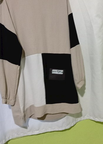 Düğmeli Bej Siyah Desenli Kısa Sweatshirt - Görsel 2