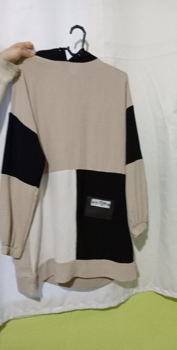 Düğmeli Bej Siyah Desenli Kısa Sweatshirt - Görsel 4