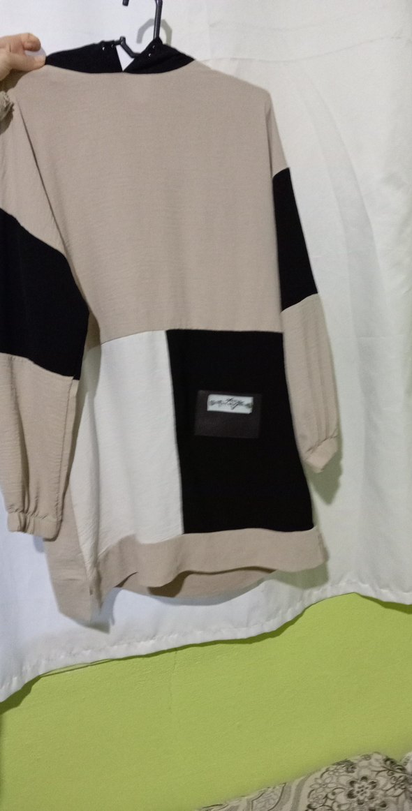 Düğmeli Bej Siyah Desenli Kısa Sweatshirt - Görsel 2