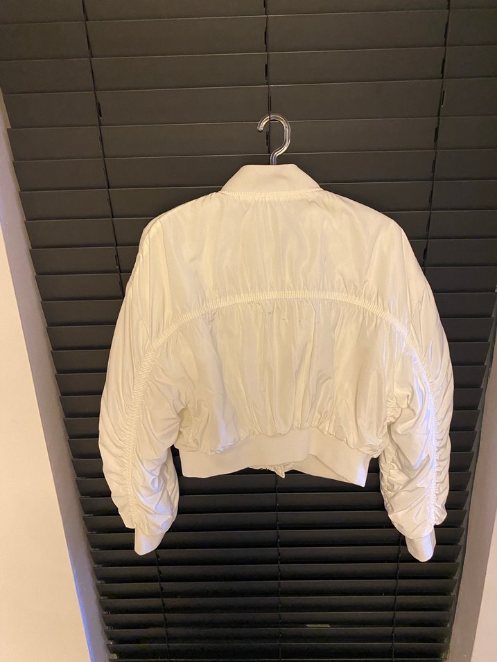 Beyaz Fermuarlı Ceket - BERSHKA - Görsel 2