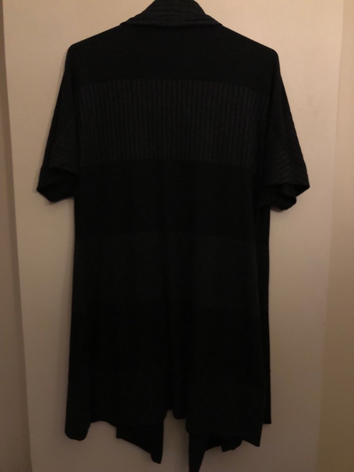 Siyah V Yaka Kısa Kollu Midi Hırka - Görsel 2