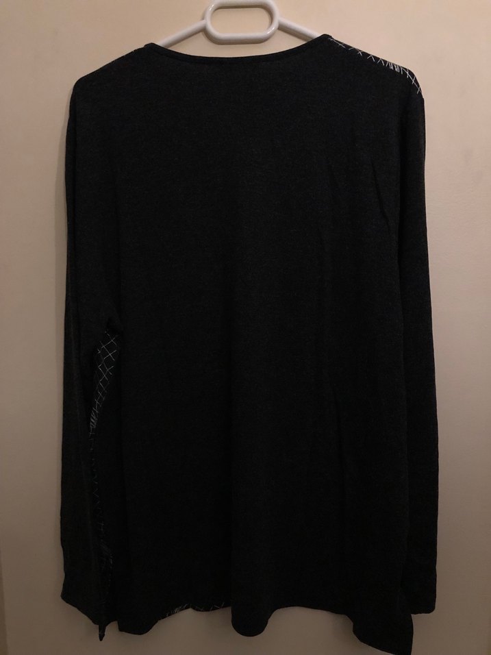 Düğmeli Siyah V Yaka Uzun Kollu Bluz - Görsel 2