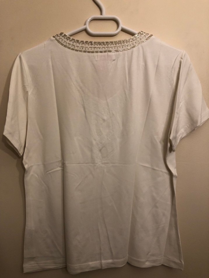 Kısa Kollu Boncuk Detaylı Nakışlı Beyaz Bluz - Görsel 2