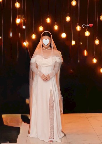 Beyaz A Kesim Tekne Yaka Strappy Gelinlik & Taşlı Vakko Duvak - Görsel 3