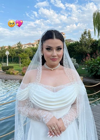 Beyaz A Kesim Tekne Yaka Strappy Gelinlik & Taşlı Vakko Duvak - Görsel 2