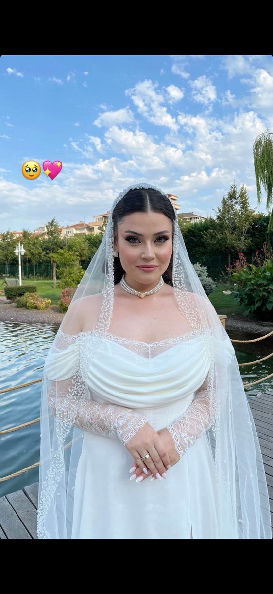 Beyaz A Kesim Tekne Yaka Strappy Gelinlik & Taşlı Vakko Duvak - Görsel 2