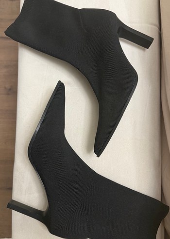 Siyah Elastik Stiletto Topuklu Kadın Bot - Görsel 3