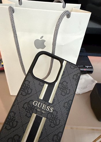 Guess Siyah Tokalı Street Wear Telefon Kılıfı 16 Pro Max - Görsel 3