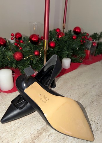 Klasik Siyah Tokalı Stiletto - Görsel 3