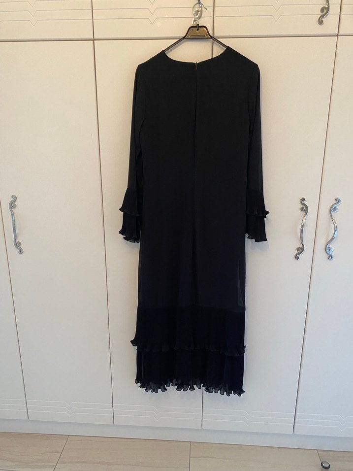 Siyah Uzun Kollu Fırfırlı Uzun Elbise - Görsel 4