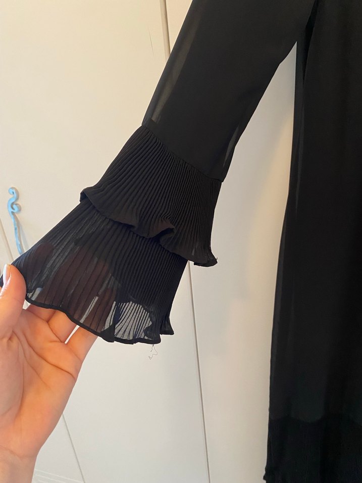 Siyah Uzun Kollu Fırfırlı Uzun Elbise - Görsel 2