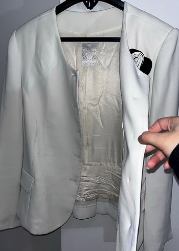 Düğmeli Beyaz Kadın Mini Ceket - Görsel 4