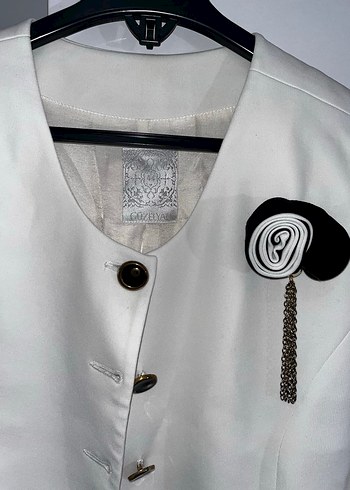 Düğmeli Beyaz Kadın Mini Ceket - Görsel 3