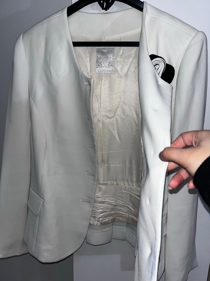 Düğmeli Beyaz Kadın Mini Ceket - Görsel 4