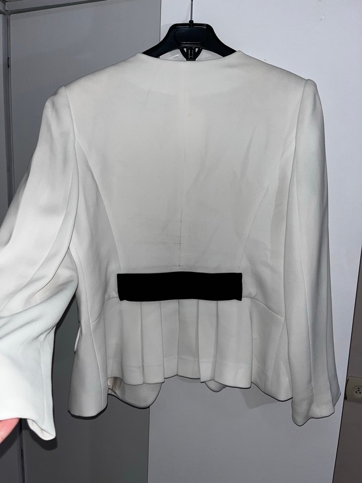 Düğmeli Beyaz Kadın Mini Ceket - Görsel 5