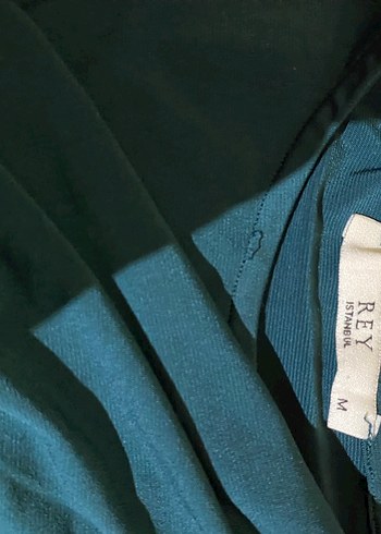 Yeşil Drapeli Uzun Kollu Dar Kesim Bluz - Görsel 2