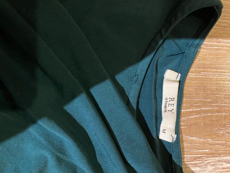 Yeşil Drapeli Uzun Kollu Dar Kesim Bluz - Görsel 2