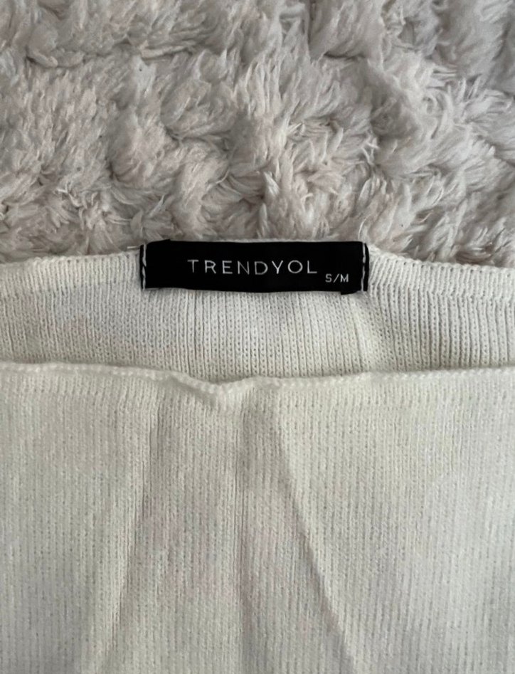 Trendyolmilla- Ekru Büzgü Detaylı Kare Yaka Triko Kazak - Görsel 2
