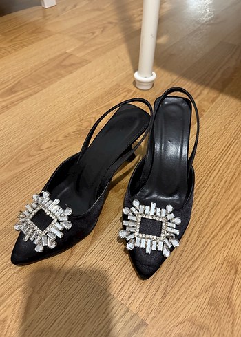 Mango Siyah Taşlı Tokalı Stiletto Kadın Ayakkabı