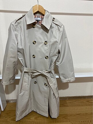 Burberry model trençkot