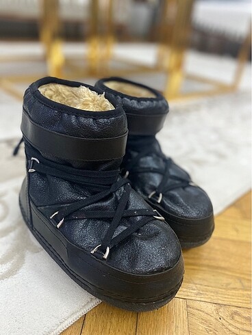 Moon Boot Moon bot muadili